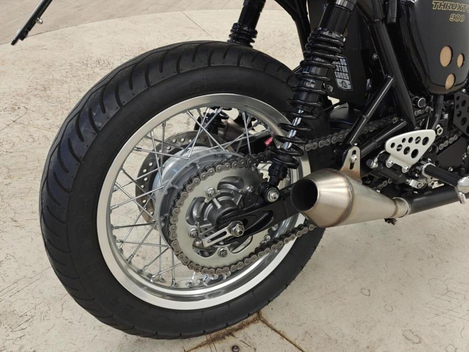 TRIUMPH Thruxton 2012