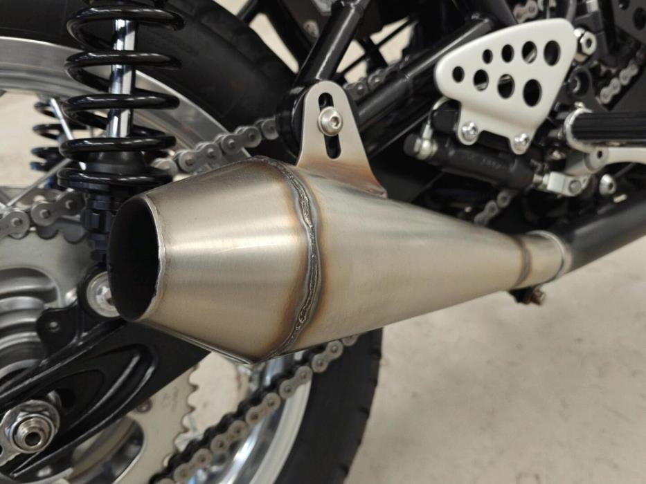 TRIUMPH Thruxton 2012