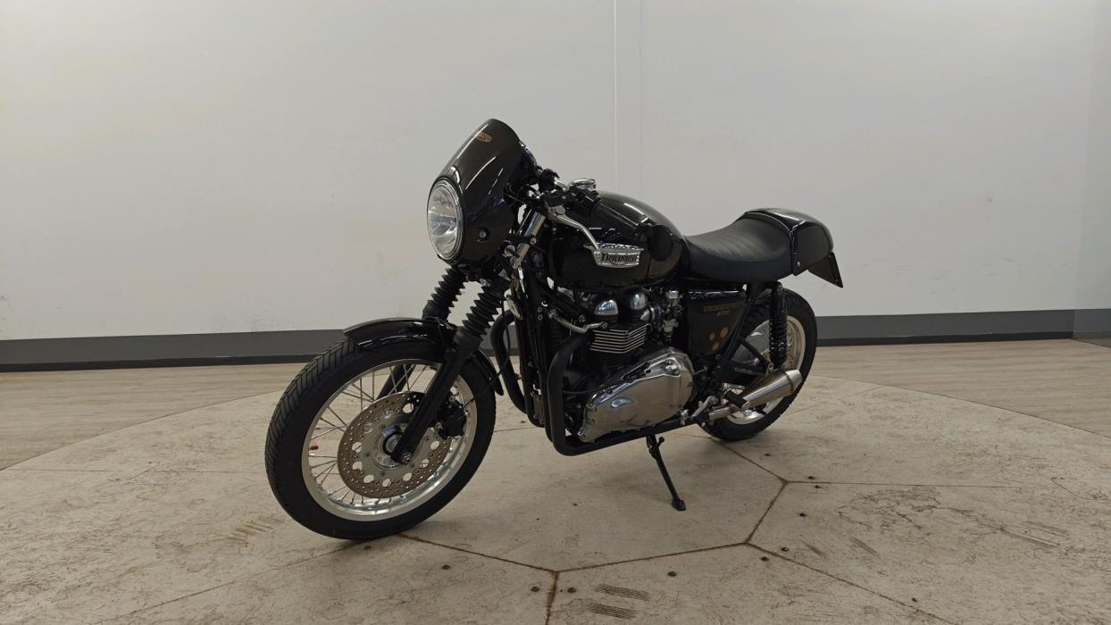 TRIUMPH Thruxton 2012
