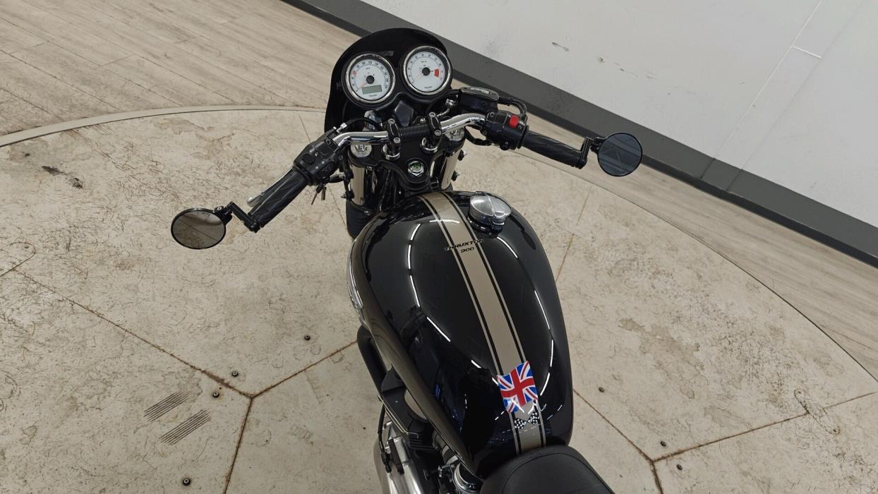 TRIUMPH Thruxton 2012