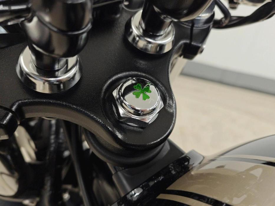 TRIUMPH Thruxton 2012