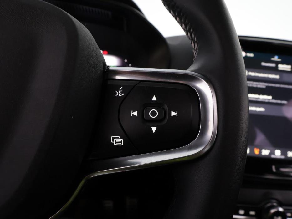 VOLVO XC40 2022
