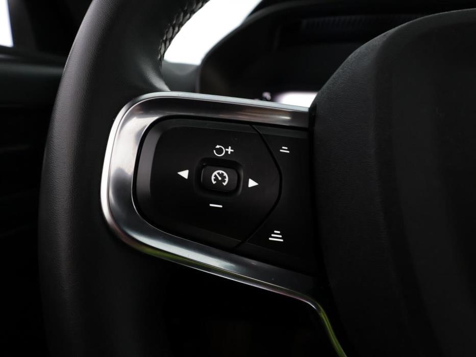 VOLVO XC40 2022