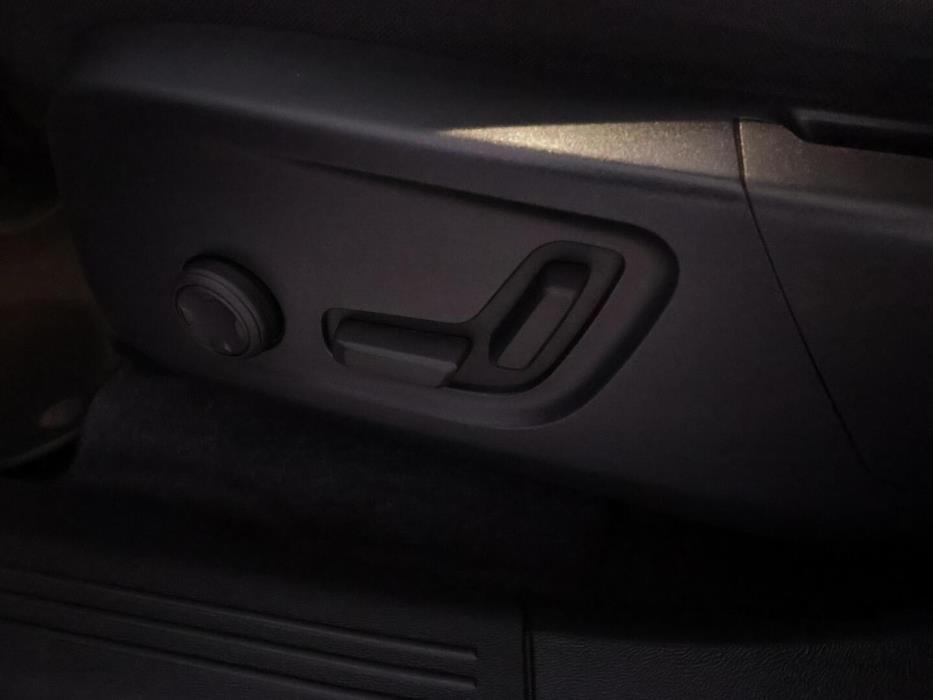 VOLVO XC40 2022