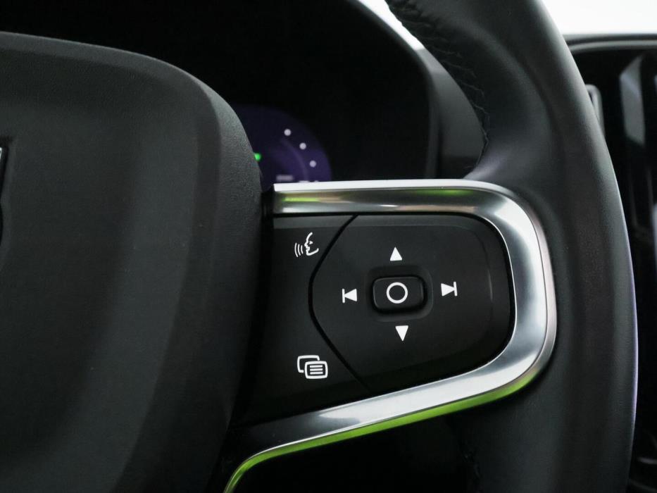 VOLVO XC40 2023