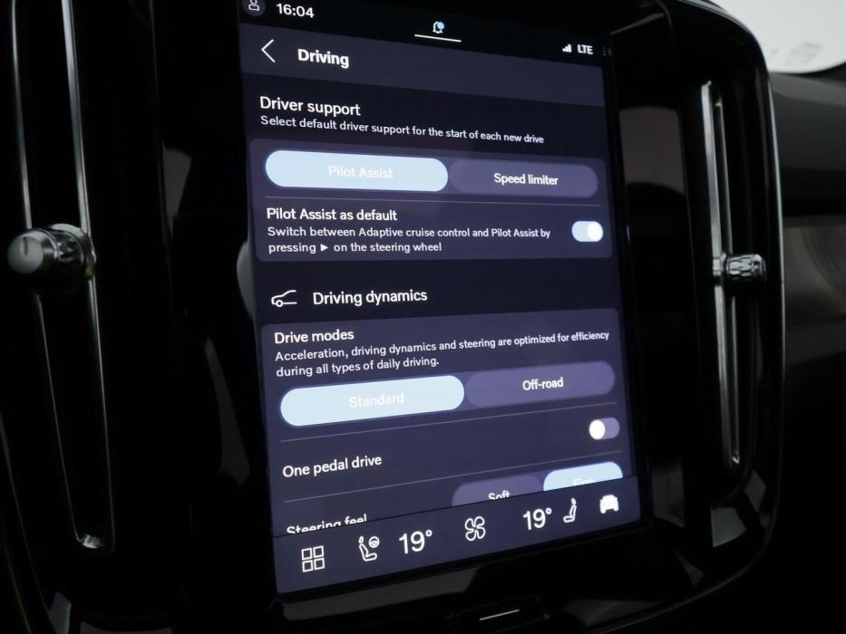 VOLVO XC40 2023