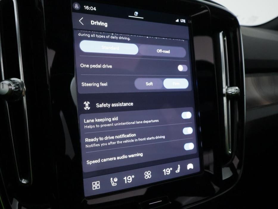 VOLVO XC40 2023