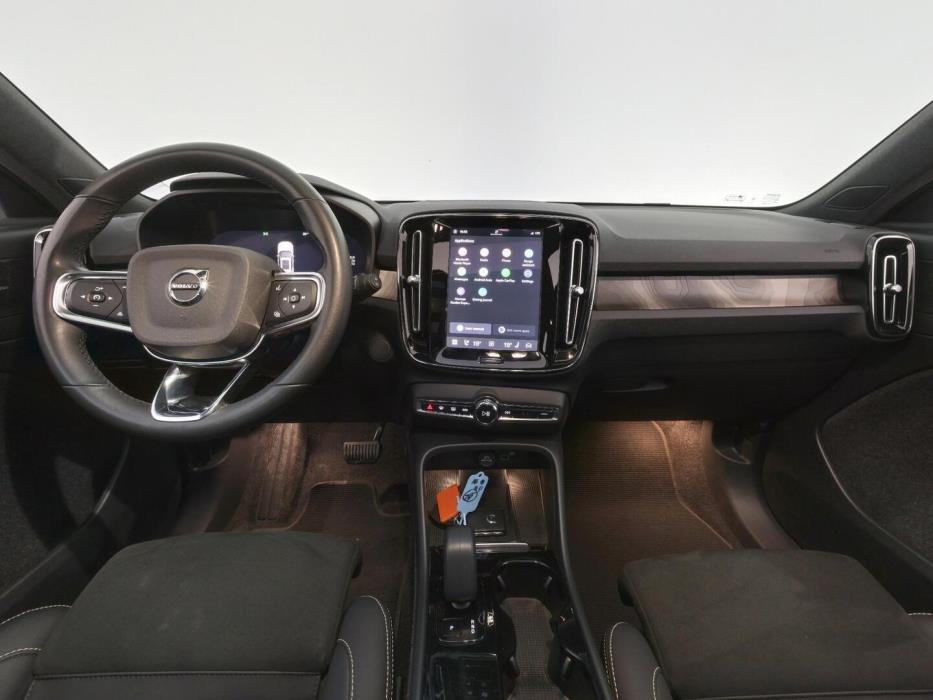 VOLVO XC40 2023
