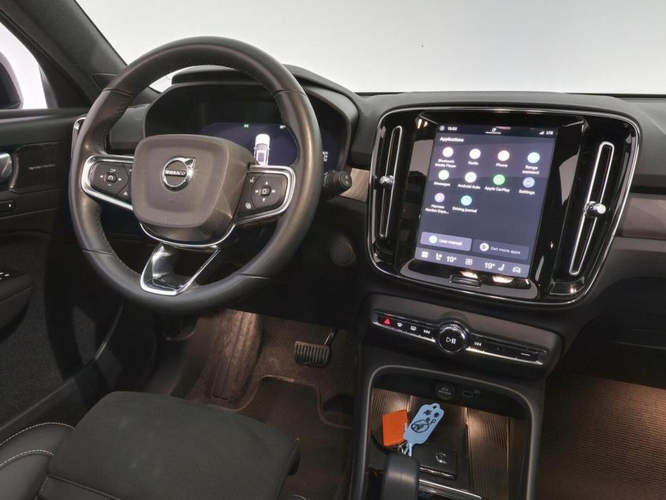 VOLVO XC40 2023