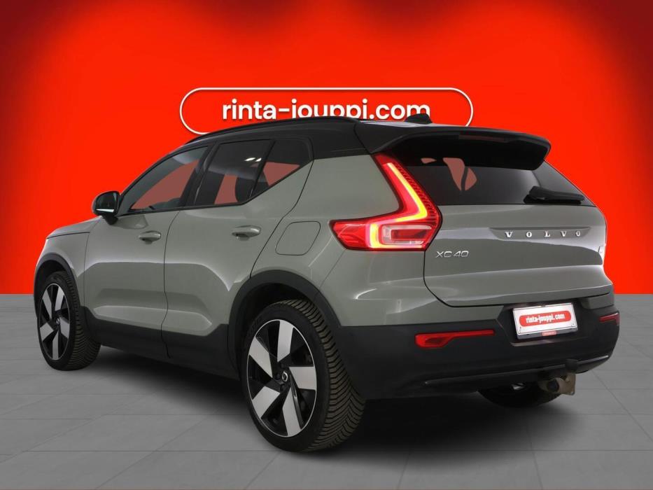 VOLVO XC40 2023