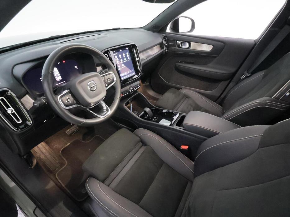 VOLVO XC40 2023
