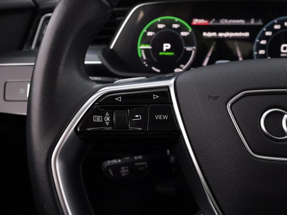 AUDI E-TRON 2022