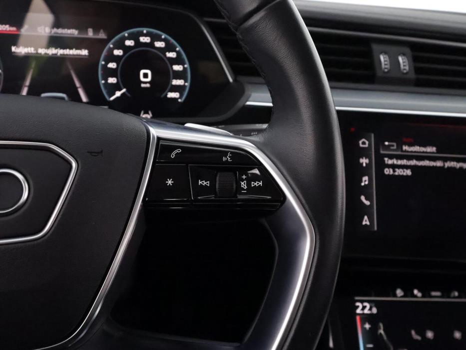 AUDI E-TRON 2022