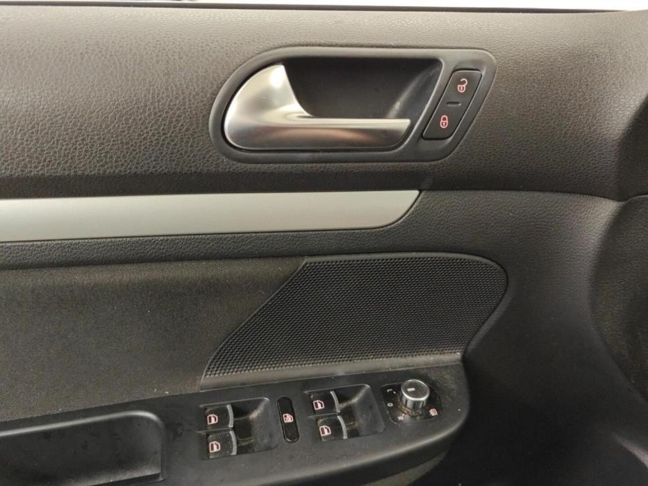 VOLKSWAGEN Golf 2011