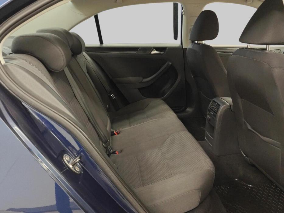 VOLKSWAGEN Jetta 2012