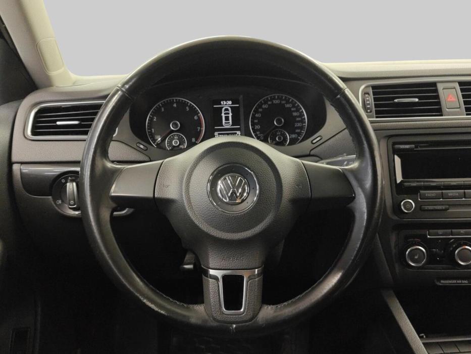 VOLKSWAGEN Jetta 2012