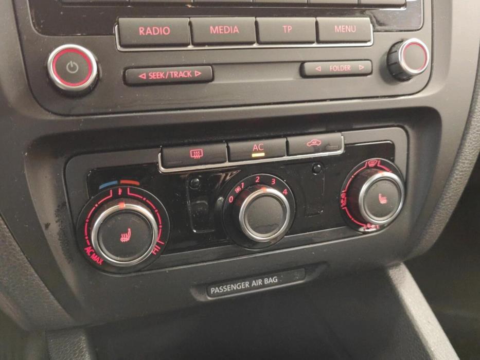 VOLKSWAGEN Jetta 2012