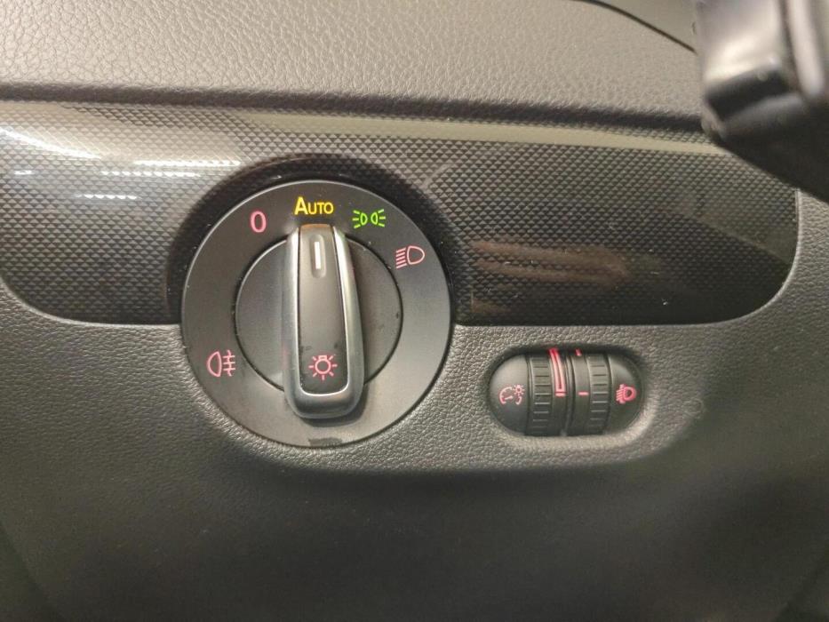 VOLKSWAGEN Jetta 2012