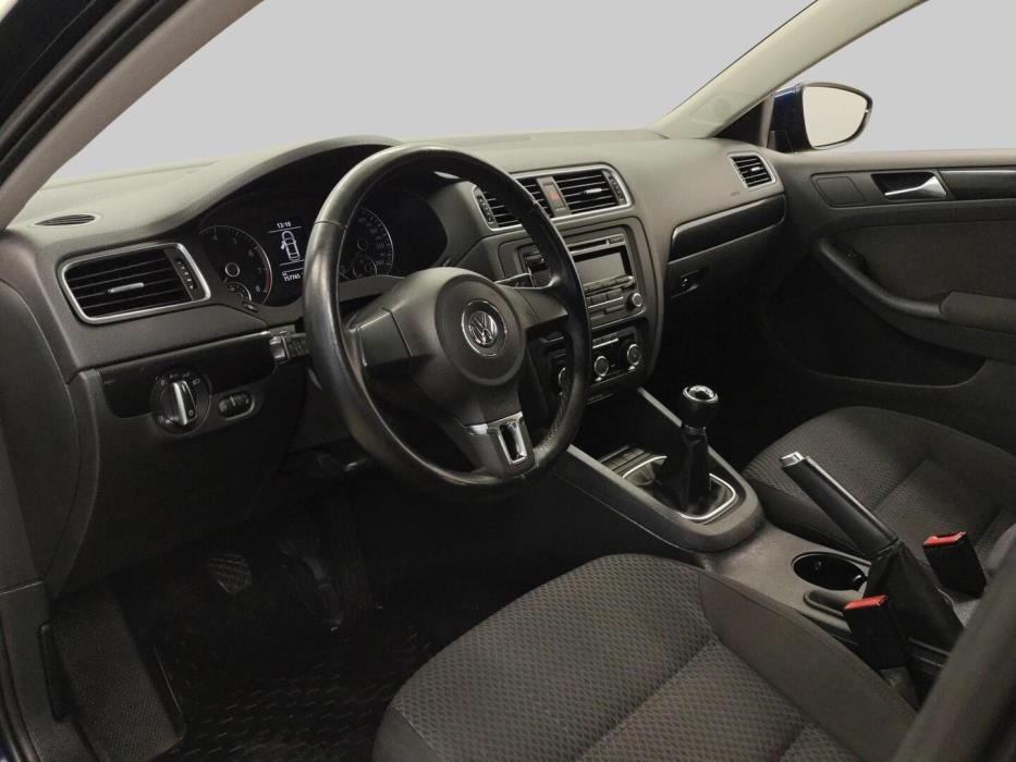 VOLKSWAGEN Jetta 2012