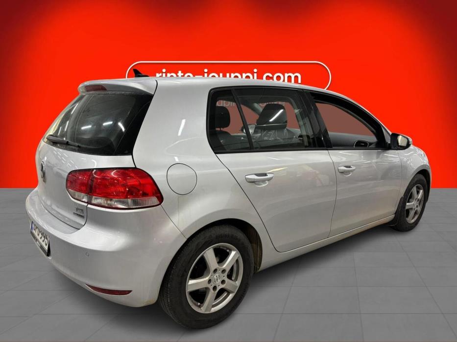 VOLKSWAGEN Golf 2012