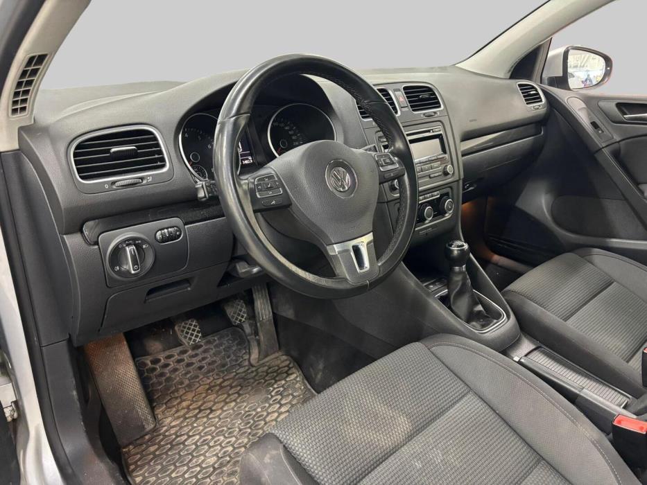 VOLKSWAGEN Golf 2012