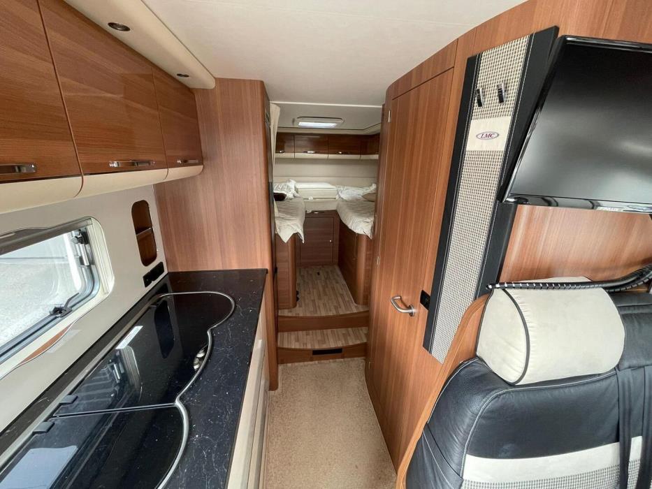 LMC EXPLORER I 680 2015