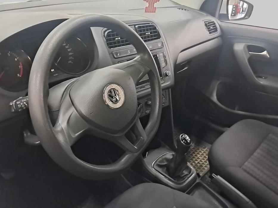 VOLKSWAGEN Polo 2015