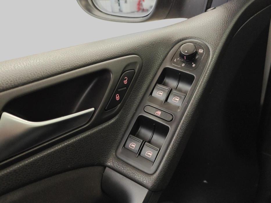 VOLKSWAGEN Golf 2010