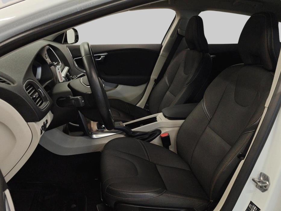 VOLVO V40 Cross Country 2016