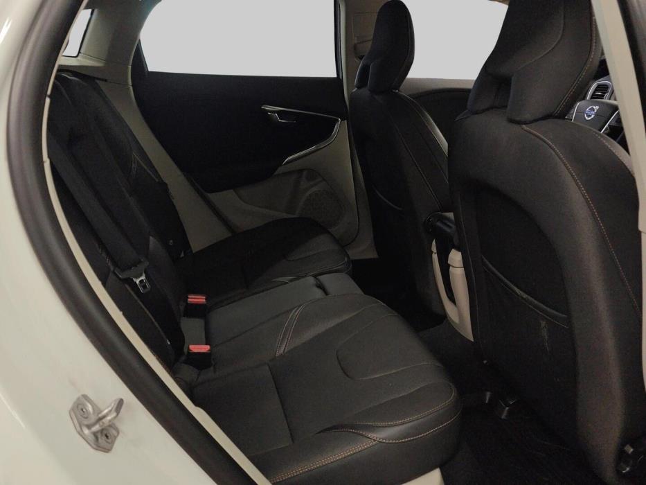 VOLVO V40 Cross Country 2016