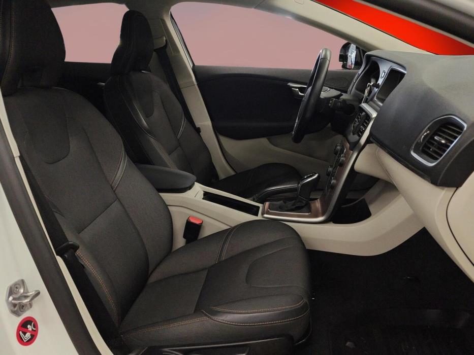 VOLVO V40 Cross Country 2016