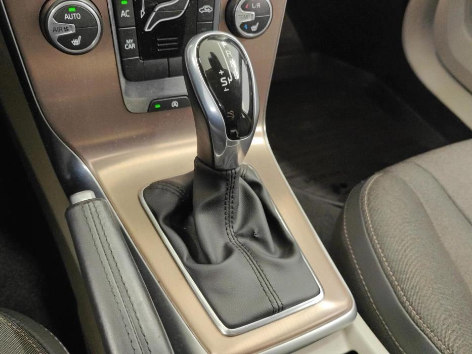 VOLVO V40 Cross Country 2016