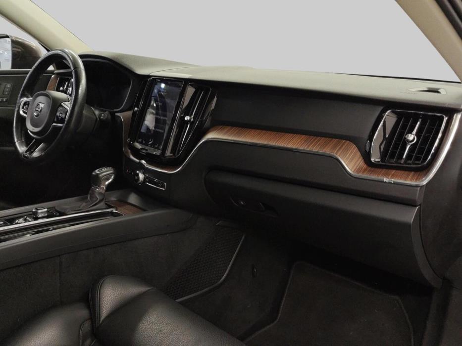VOLVO XC60 2017