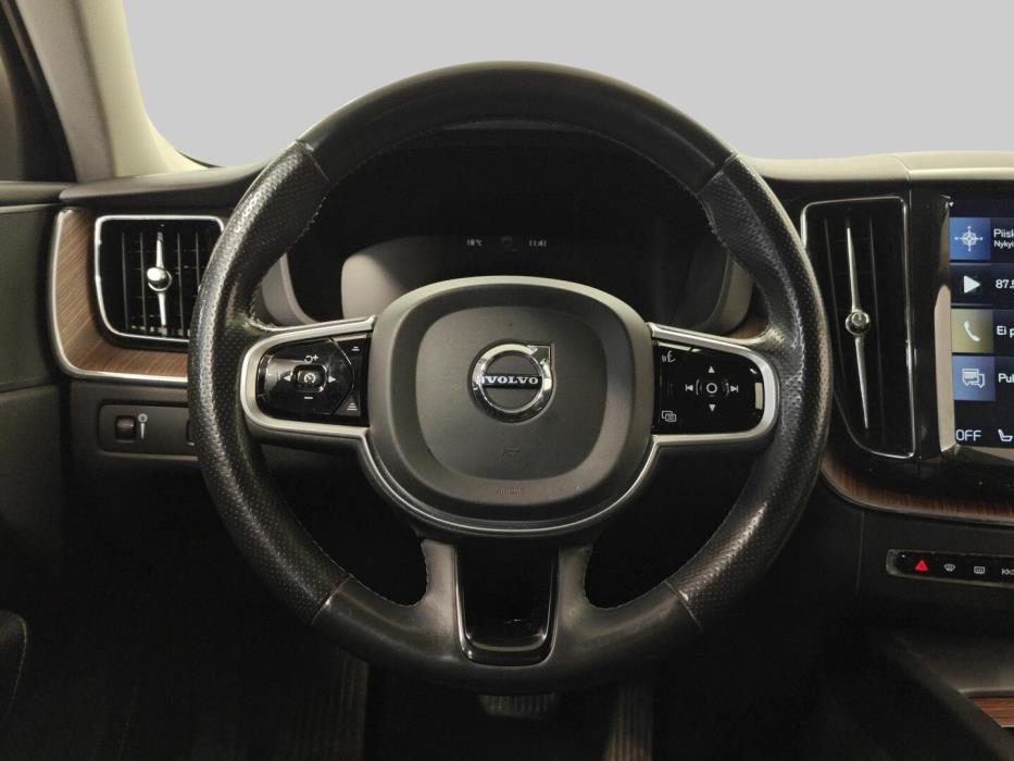 VOLVO XC60 2017