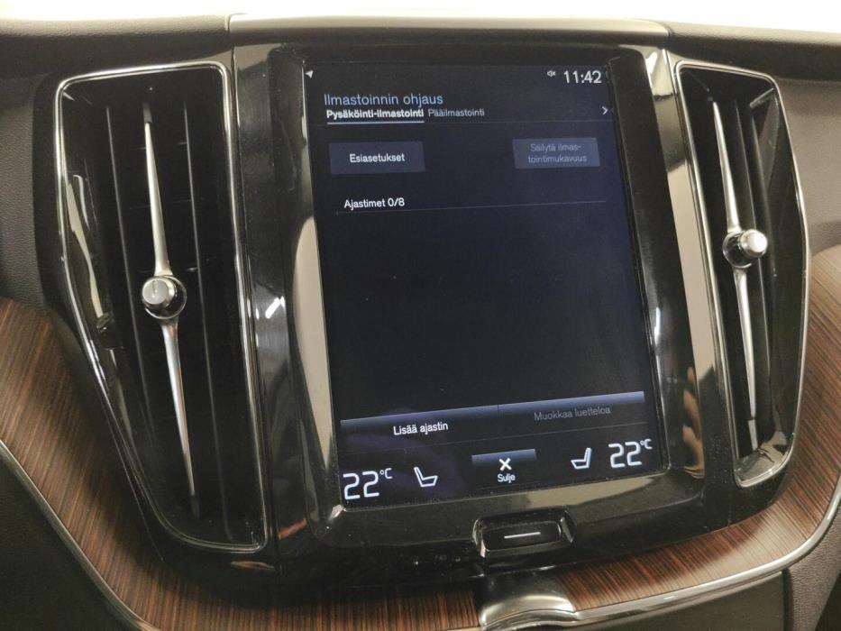 VOLVO XC60 2017
