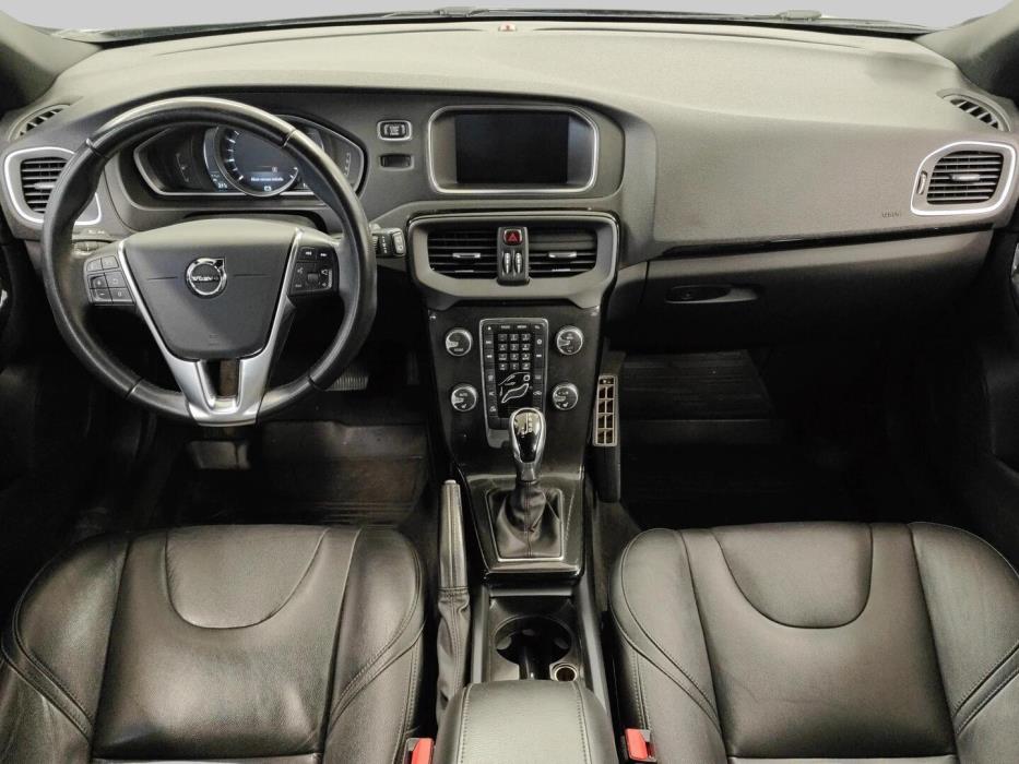 VOLVO V40 2018