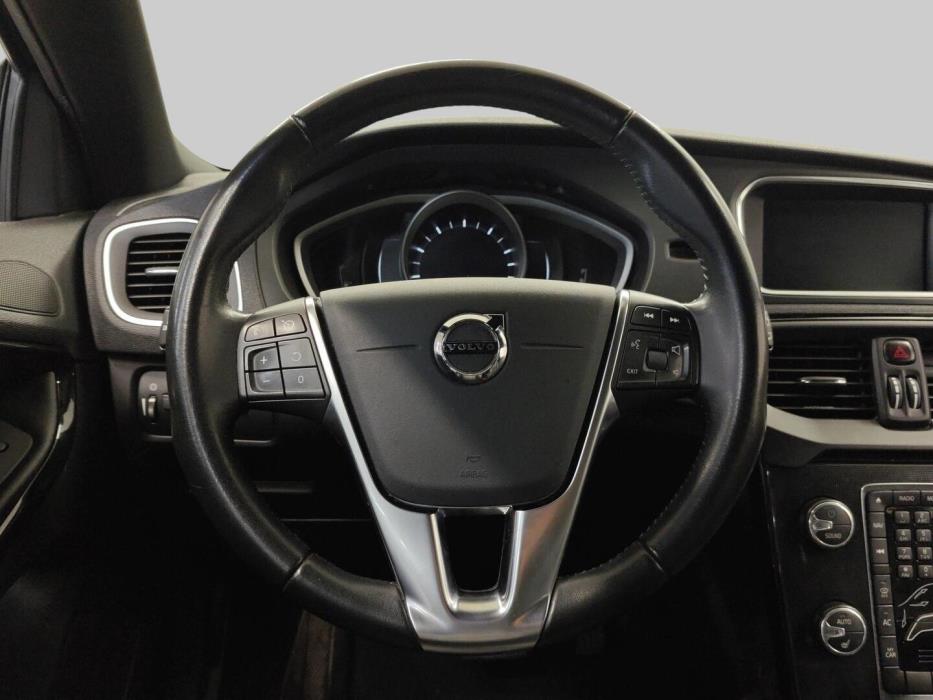 VOLVO V40 2018