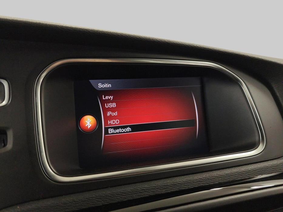 VOLVO V40 2018