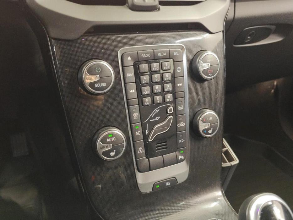 VOLVO V40 2018