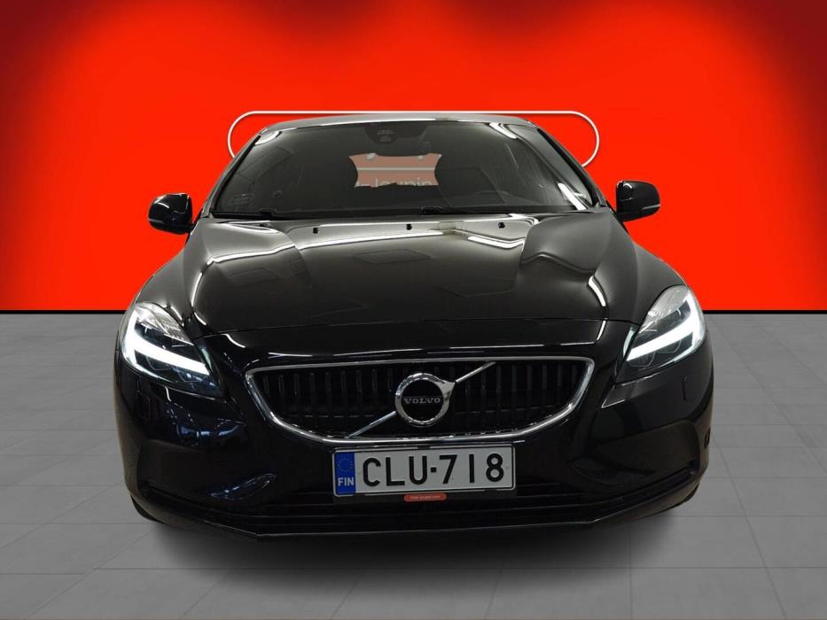 VOLVO V40 2018