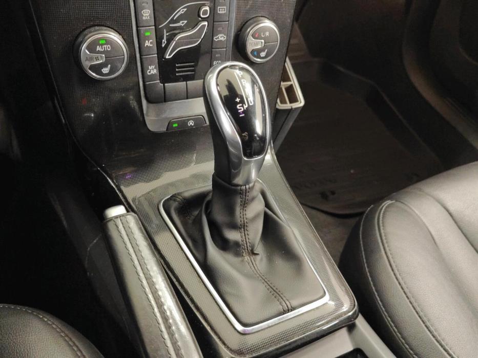 VOLVO V40 2018