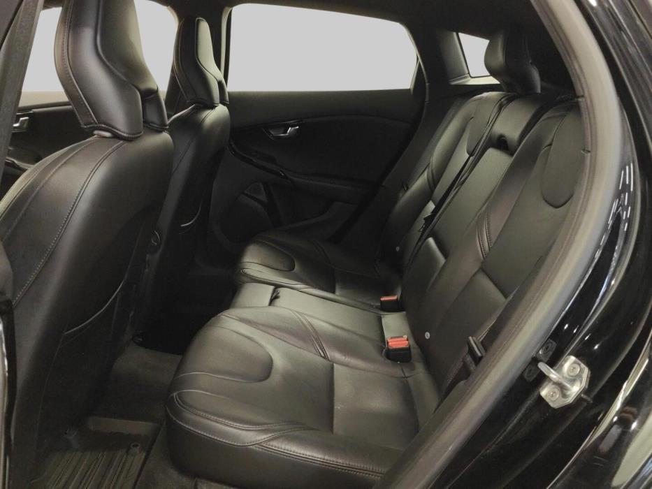 VOLVO V40 2018