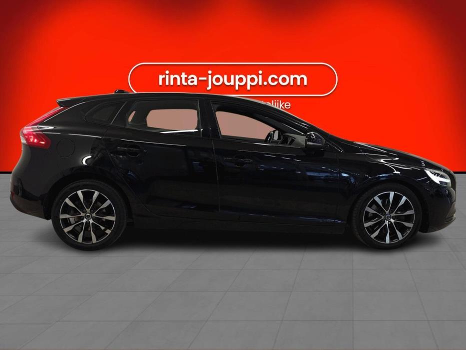 VOLVO V40 2018
