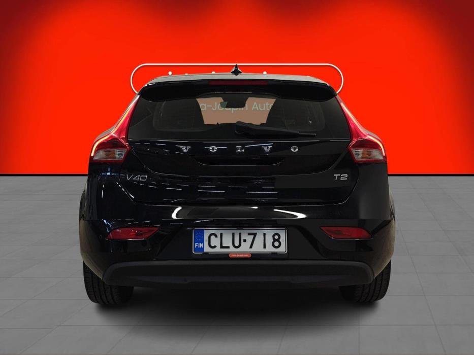 VOLVO V40 2018