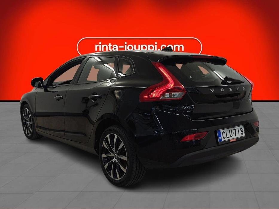 VOLVO V40 2018