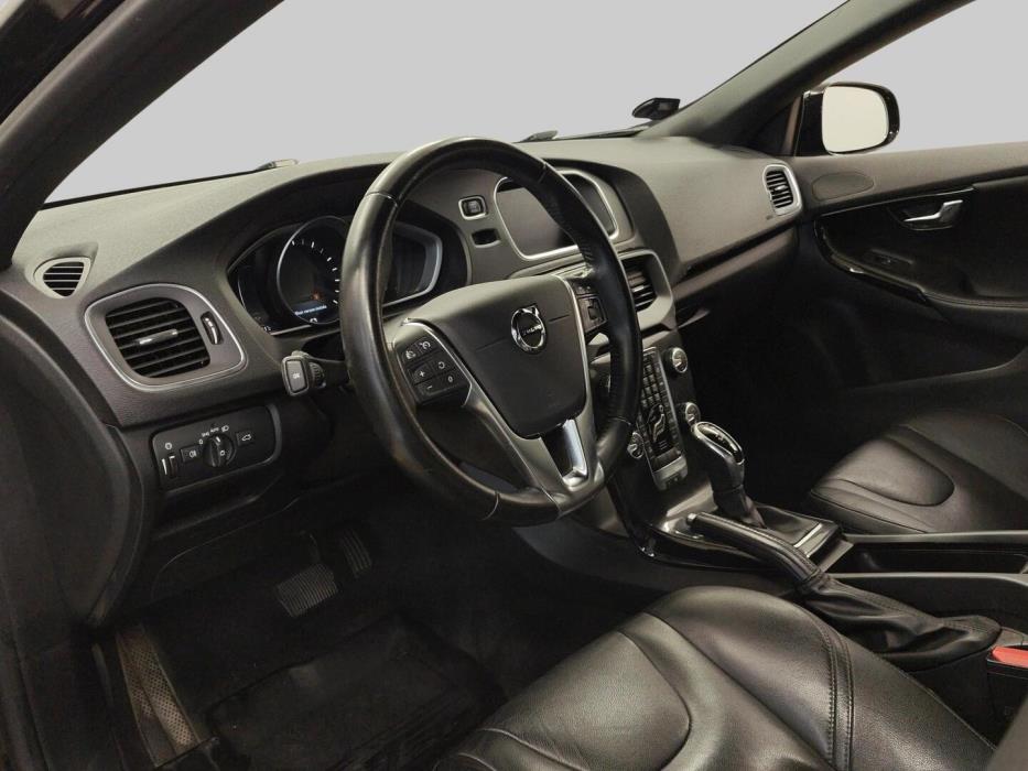VOLVO V40 2018