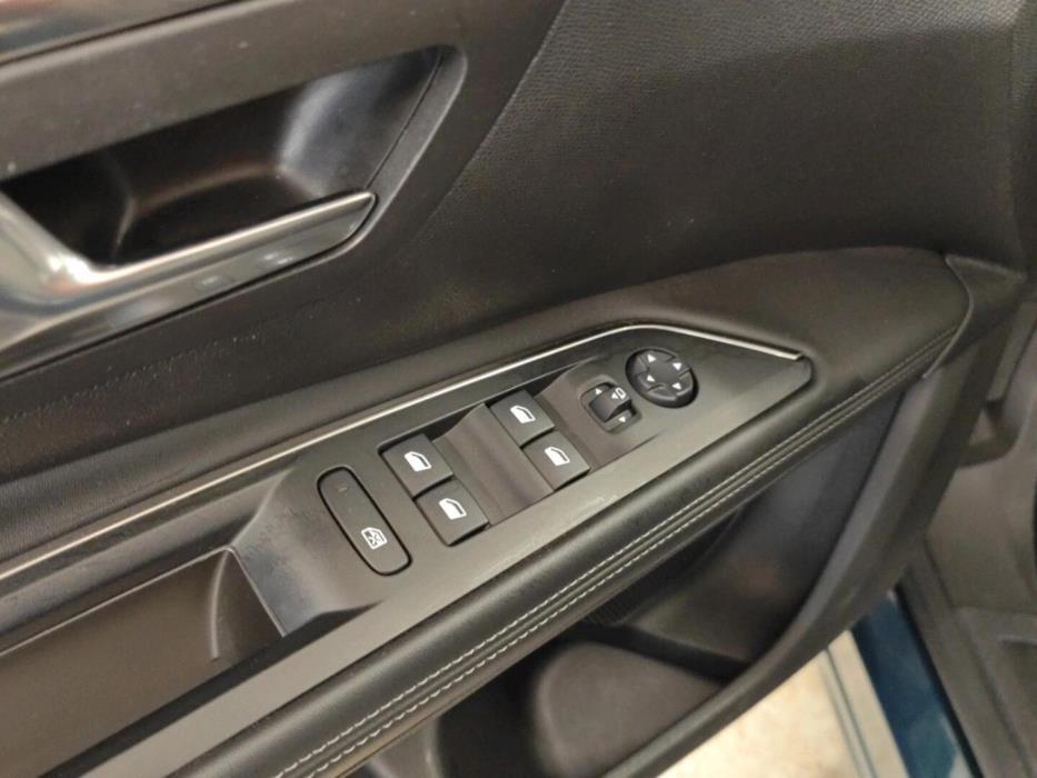 PEUGEOT 5008 2019