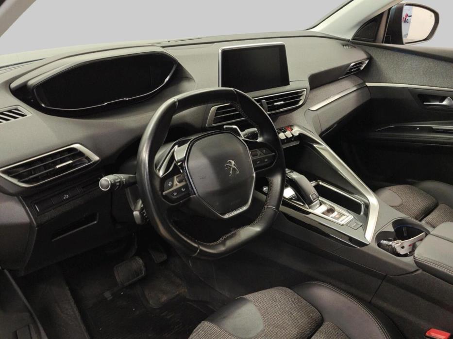 PEUGEOT 5008 2019