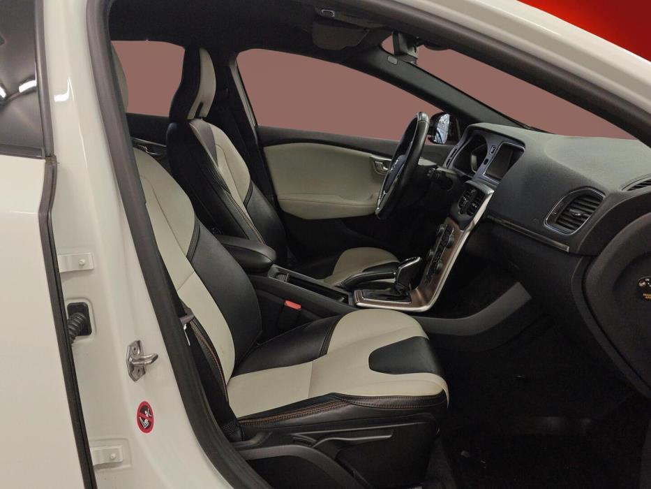 VOLVO V40 Cross Country 2018