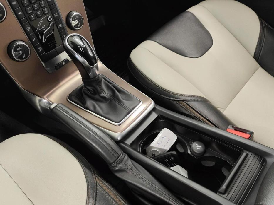 VOLVO V40 Cross Country 2018